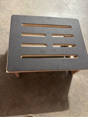 Wooden Step Stool with Non-Slip Grip ~450 lbs carrying capacity
